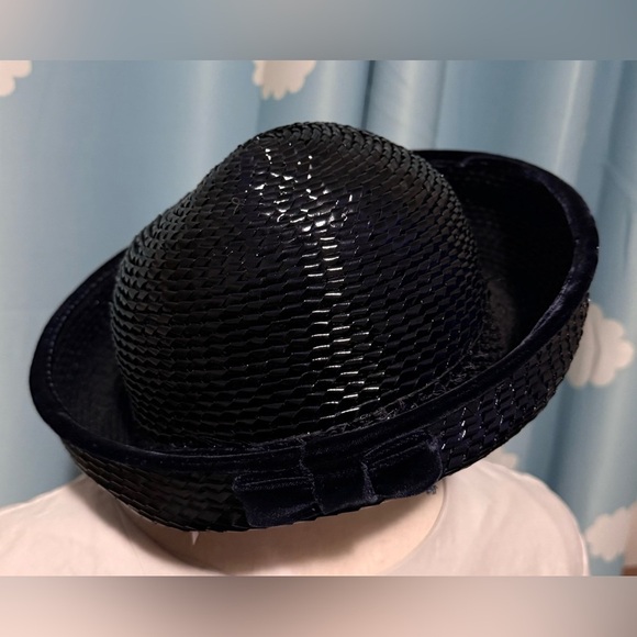 Vintage navy woven hat with velvet bow and trim. - Picture 5 of 11